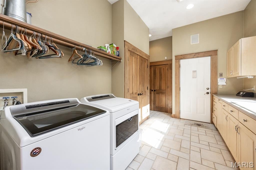 Shiloh, Illinois, 62221, United States, 6 Bedrooms Bedrooms, ,6 BathroomsBathrooms,Residential,Active,1902949