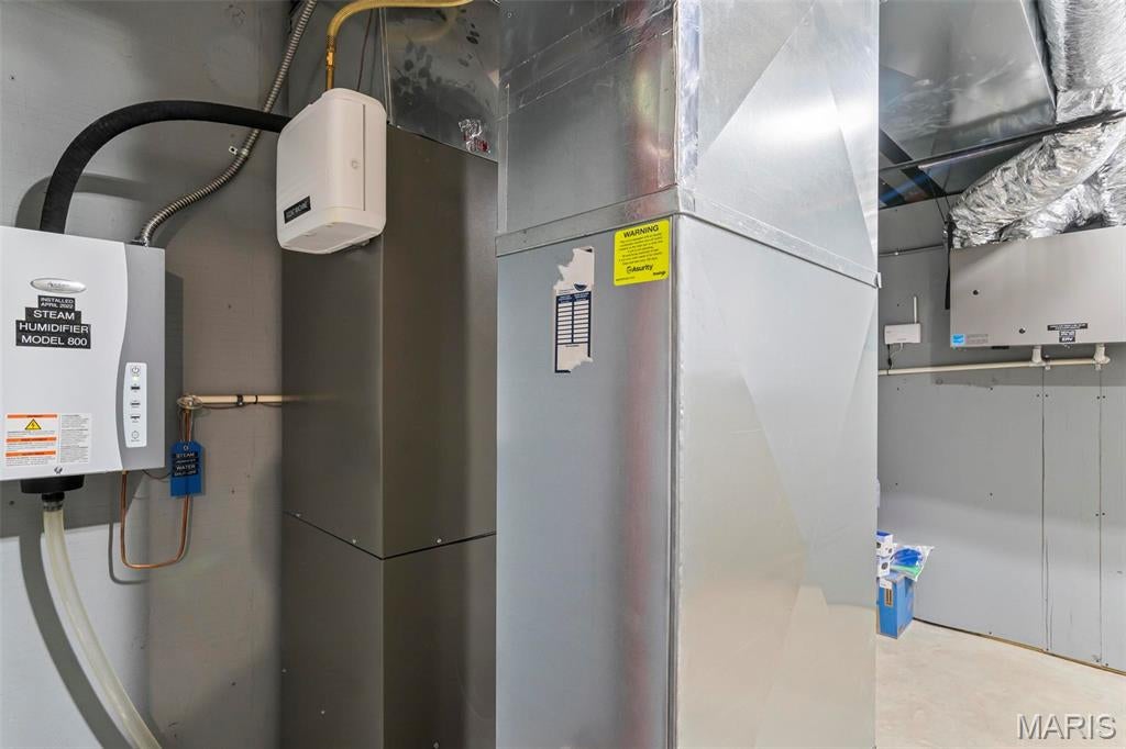 Edwardsville, Illinois, 62025, United States, 4 Bedrooms Bedrooms, ,4 BathroomsBathrooms,Residential,Active,1985874