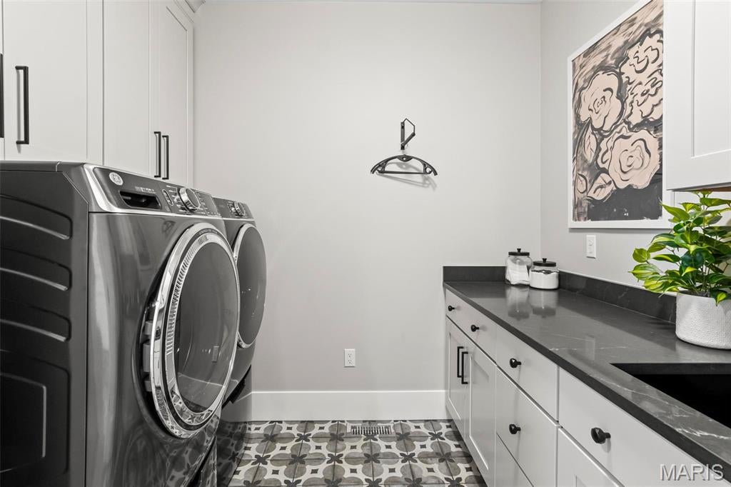 Edwardsville, Illinois, 62025, United States, 4 Bedrooms Bedrooms, ,4 BathroomsBathrooms,Residential,Active,1985874