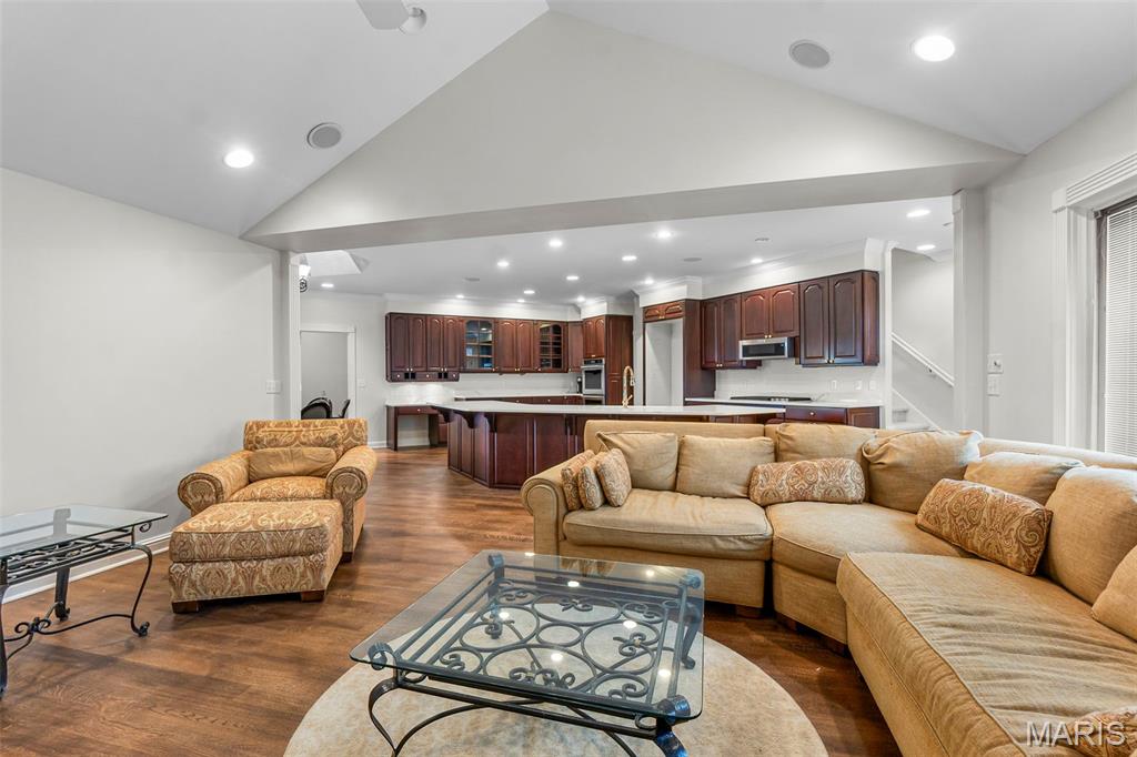 Perryville, Missouri, 63775, United States, ,6 BathroomsBathrooms,Residential,Active,1888518