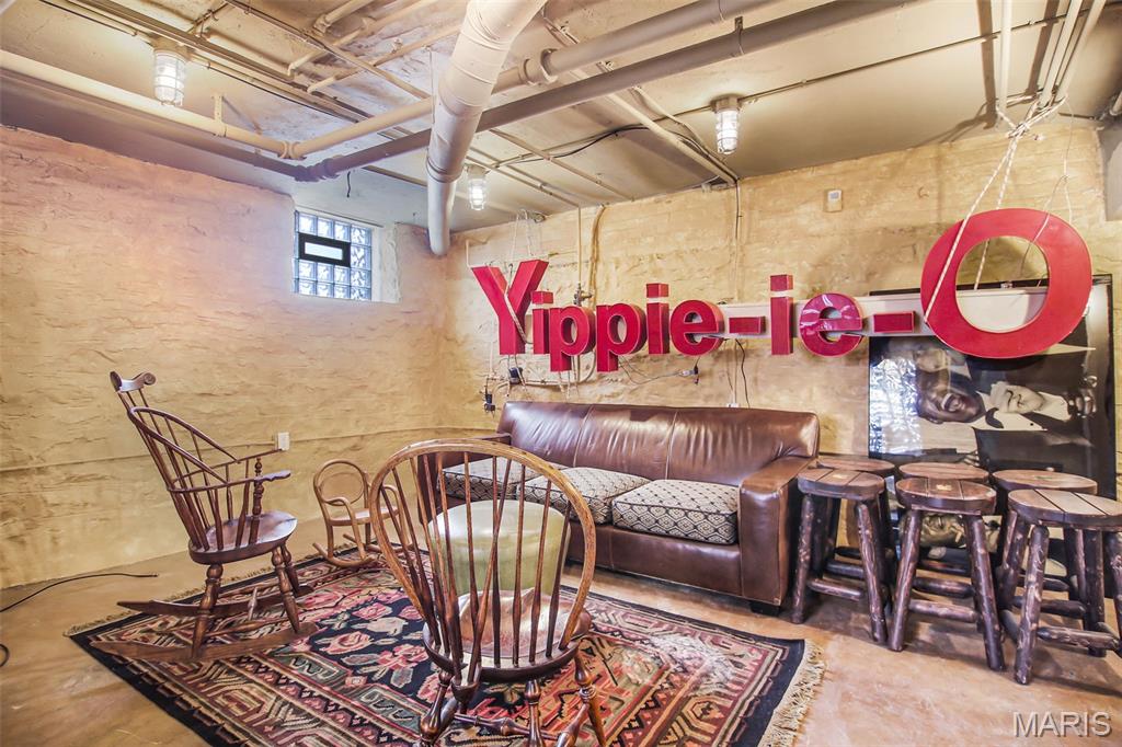 Clayton, Missouri, 63105, United States, 5 Bedrooms Bedrooms, ,5 BathroomsBathrooms,Residential,Active,1965855