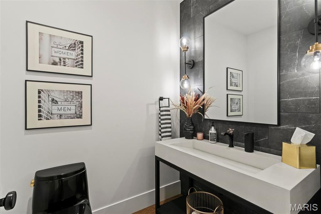 Edwardsville, Illinois, 62025, United States, 4 Bedrooms Bedrooms, ,4 BathroomsBathrooms,Residential,Active,1985874