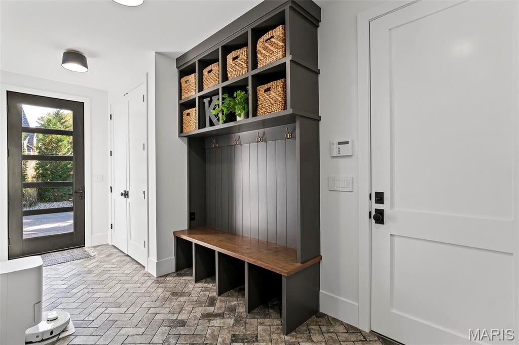 Edwardsville, Illinois, 62025, United States, 4 Bedrooms Bedrooms, ,4 BathroomsBathrooms,Residential,Active,1985874