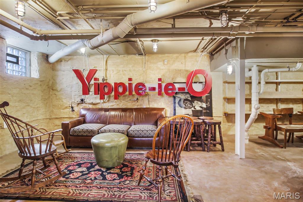 Clayton, Missouri, 63105, United States, 5 Bedrooms Bedrooms, ,5 BathroomsBathrooms,Residential,Active,1965855