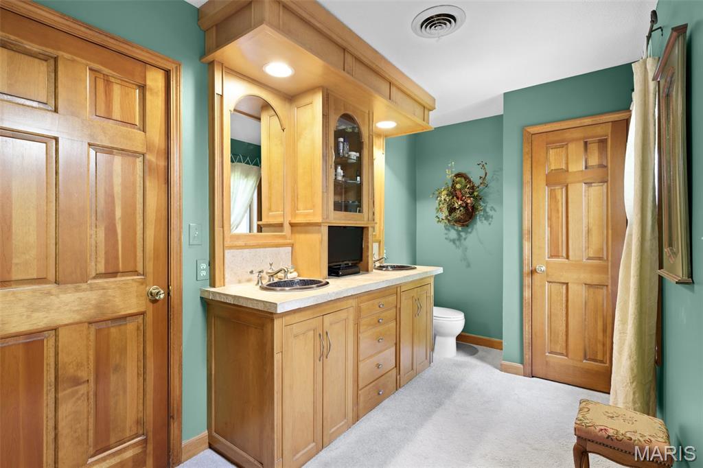 Glen Carbon, Illinois, 62034, United States, 3 Bedrooms Bedrooms, ,4 BathroomsBathrooms,Residential,Active,1960151