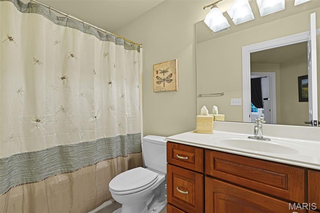 Edwardsville, Illinois, 62025, United States, 4 Bedrooms Bedrooms, ,6 BathroomsBathrooms,Residential,Active,1998604