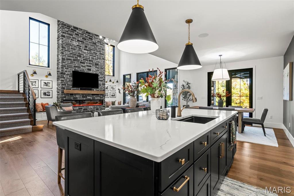 Edwardsville, Illinois, 62025, United States, 4 Bedrooms Bedrooms, ,4 BathroomsBathrooms,Residential,Active,1985874