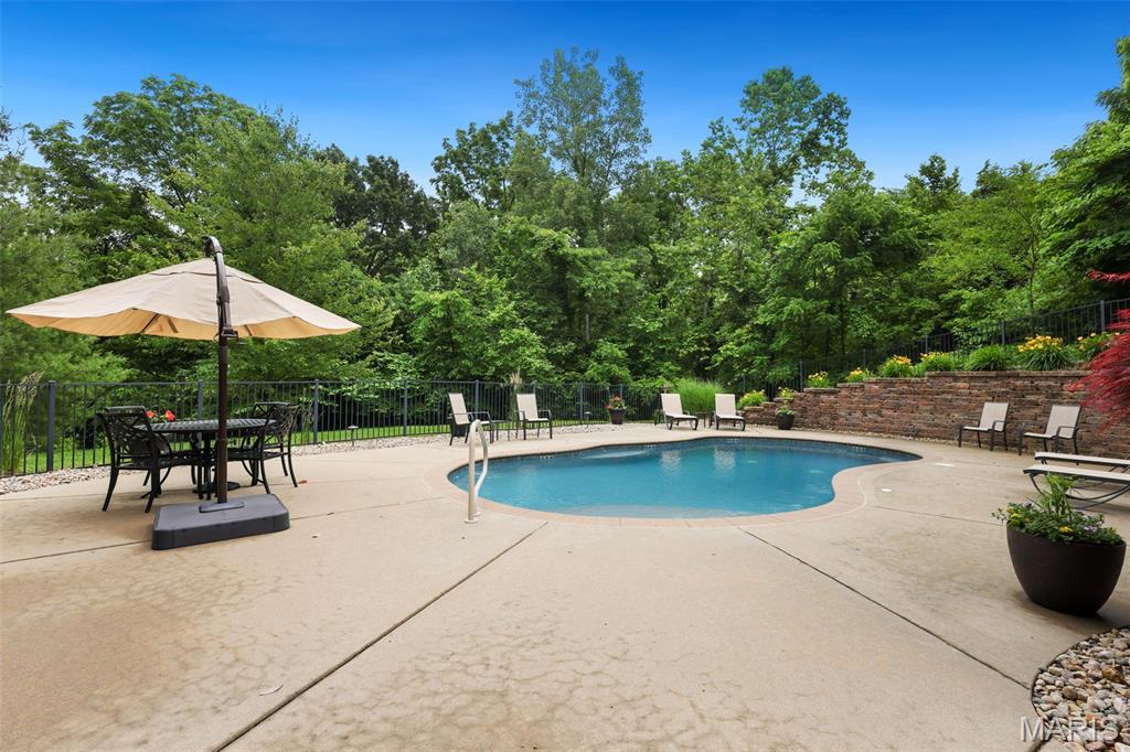 Edwardsville, Illinois, 62025, United States, 4 Bedrooms Bedrooms, ,6 BathroomsBathrooms,Residential,Active,1998604