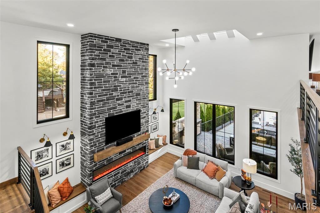 Edwardsville, Illinois, 62025, United States, 4 Bedrooms Bedrooms, ,4 BathroomsBathrooms,Residential,Active,1985874