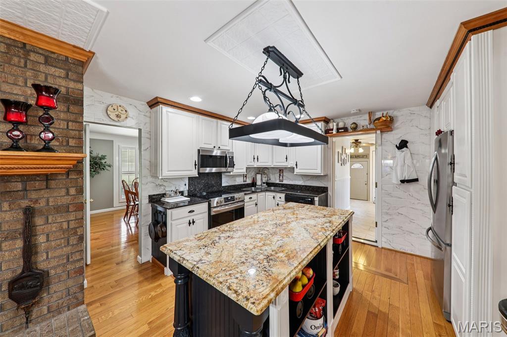 De Soto, Missouri, 63020, United States, 4 Bedrooms Bedrooms, ,4 BathroomsBathrooms,Residential,Active,2028776