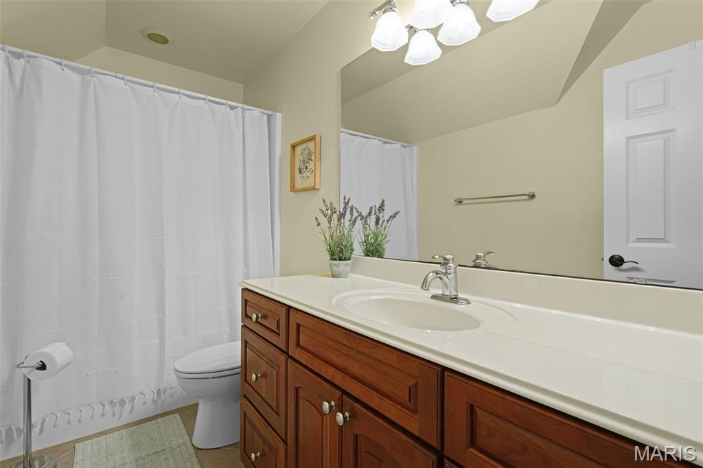 Edwardsville, Illinois, 62025, United States, 4 Bedrooms Bedrooms, ,6 BathroomsBathrooms,Residential,Active,1998604