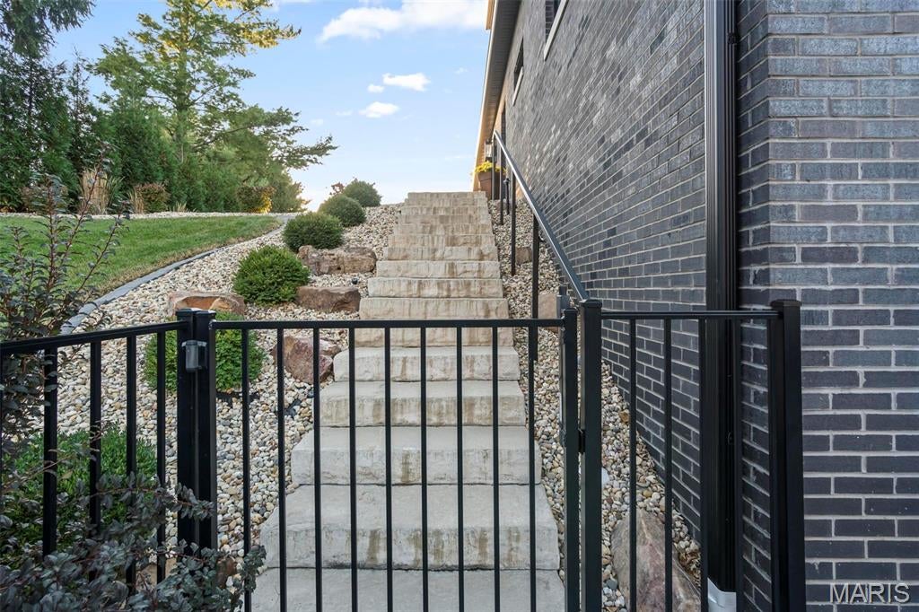 Edwardsville, Illinois, 62025, United States, 4 Bedrooms Bedrooms, ,4 BathroomsBathrooms,Residential,Active,1985874