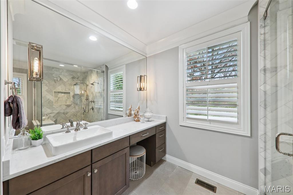 St Louis, Missouri, 63141, United States, 5 Bedrooms Bedrooms, ,5 BathroomsBathrooms,Residential,Active,1995294