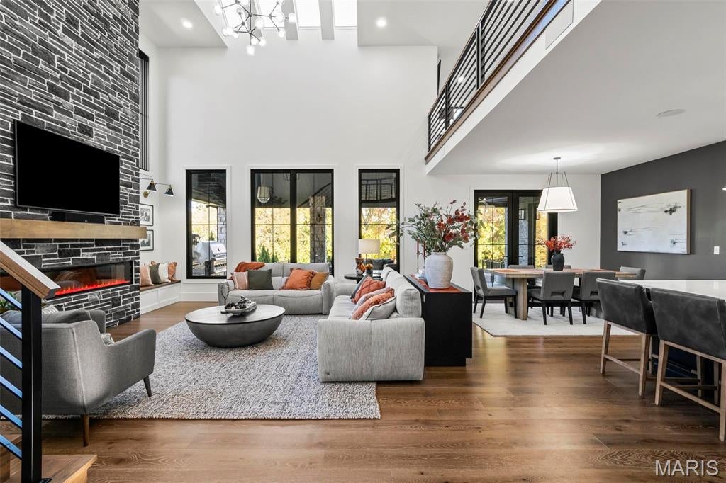 Edwardsville, Illinois, 62025, United States, 4 Bedrooms Bedrooms, ,4 BathroomsBathrooms,Residential,Active,1985874