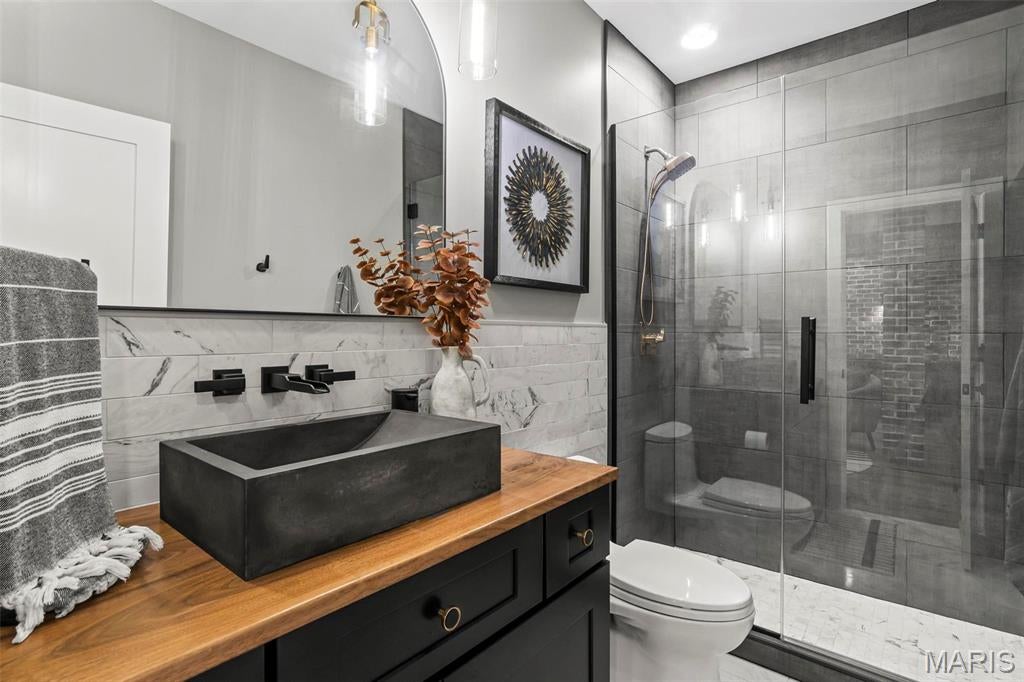 Edwardsville, Illinois, 62025, United States, 4 Bedrooms Bedrooms, ,4 BathroomsBathrooms,Residential,Active,1985874