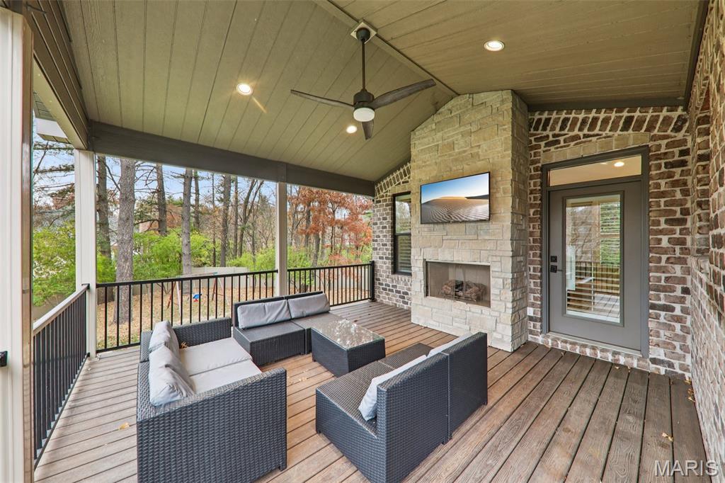 St Louis, Missouri, 63141, United States, 5 Bedrooms Bedrooms, ,5 BathroomsBathrooms,Residential,Active,1995294