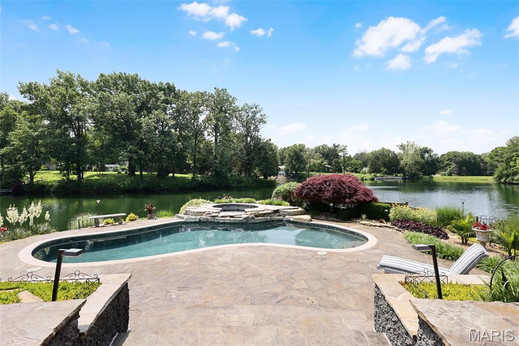 Glen Carbon, Illinois, 62034, United States, 3 Bedrooms Bedrooms, ,4 BathroomsBathrooms,Residential,Active,1960151