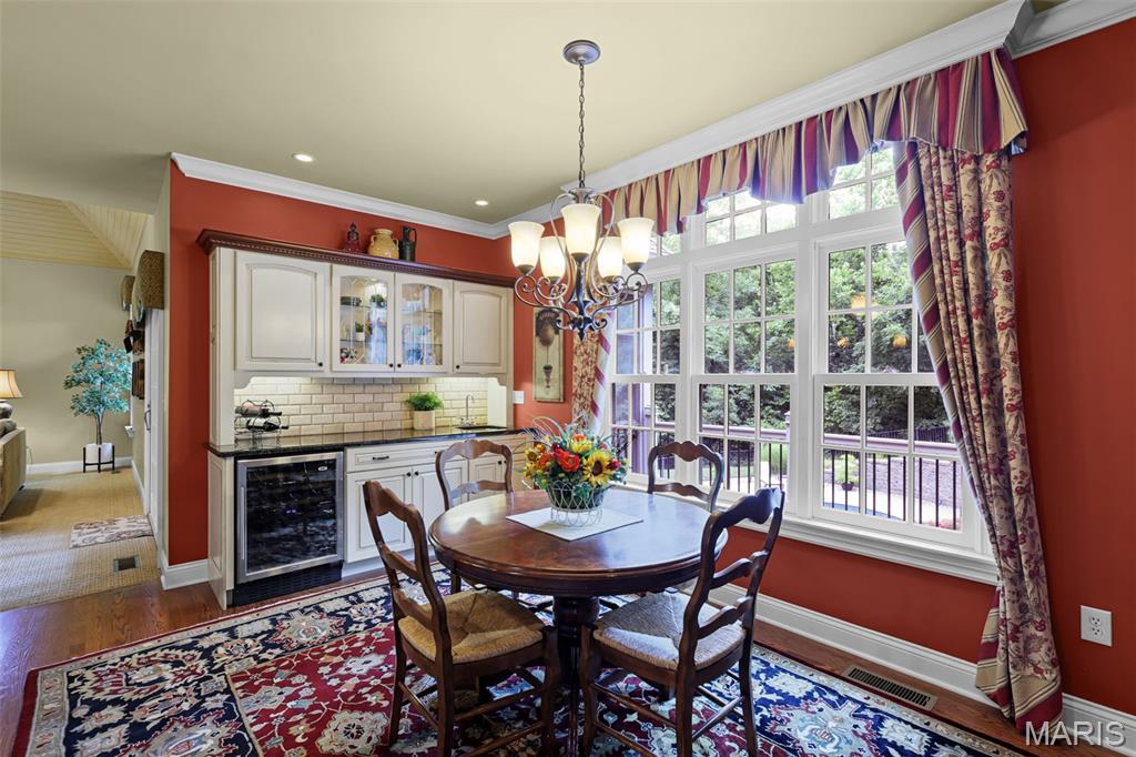 Edwardsville, Illinois, 62025, United States, 4 Bedrooms Bedrooms, ,6 BathroomsBathrooms,Residential,Active,1998604