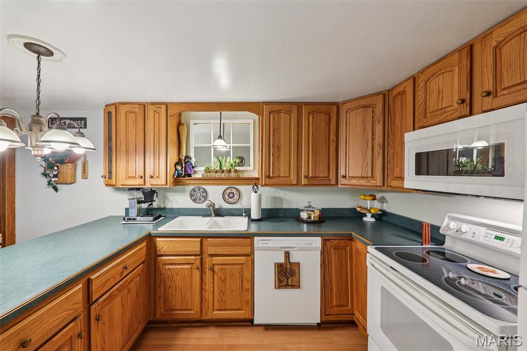 De Soto, Missouri, 63020, United States, 4 Bedrooms Bedrooms, ,4 BathroomsBathrooms,Residential,Active,2028776