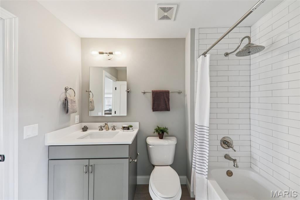 St Louis, Missouri, 63141, United States, 5 Bedrooms Bedrooms, ,5 BathroomsBathrooms,Residential,Active,1995294