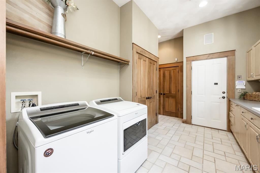 Shiloh, Illinois, 62221, United States, 6 Bedrooms Bedrooms, ,6 BathroomsBathrooms,Residential,Active,1902949