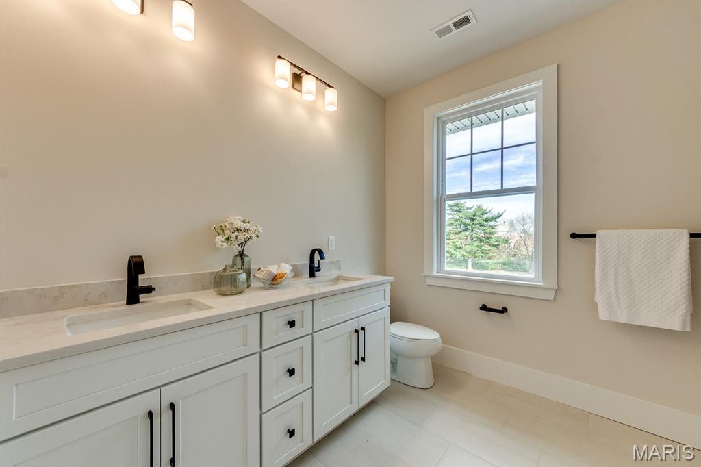 Webster Groves, Missouri, 63119, United States, 4 Bedrooms Bedrooms, ,4 BathroomsBathrooms,Residential,Active,1992552