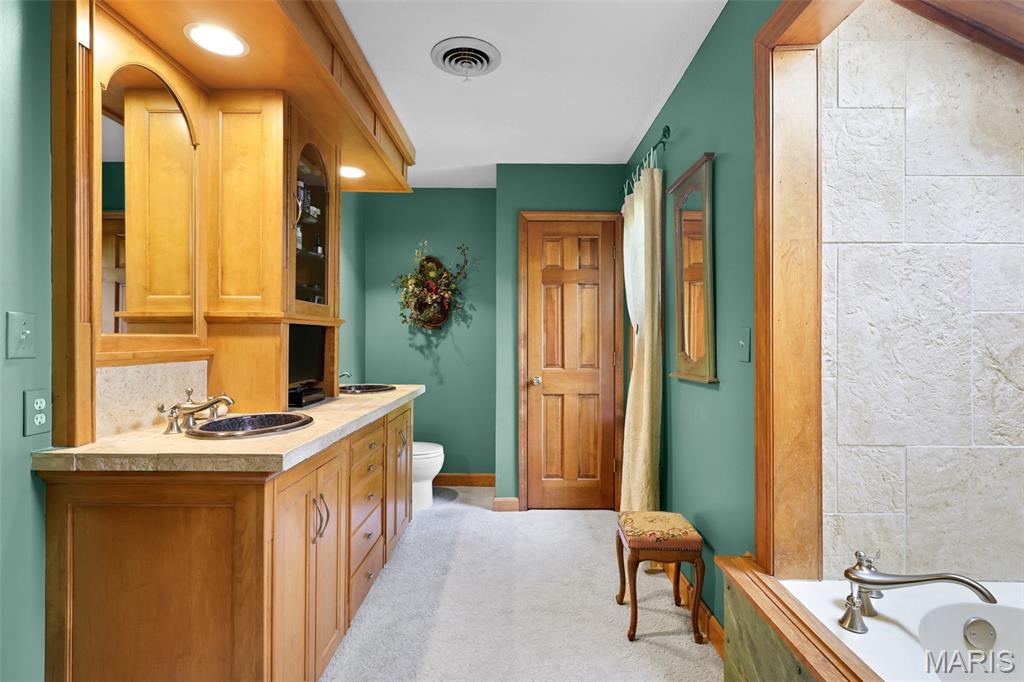 Glen Carbon, Illinois, 62034, United States, 3 Bedrooms Bedrooms, ,4 BathroomsBathrooms,Residential,Active,1960151