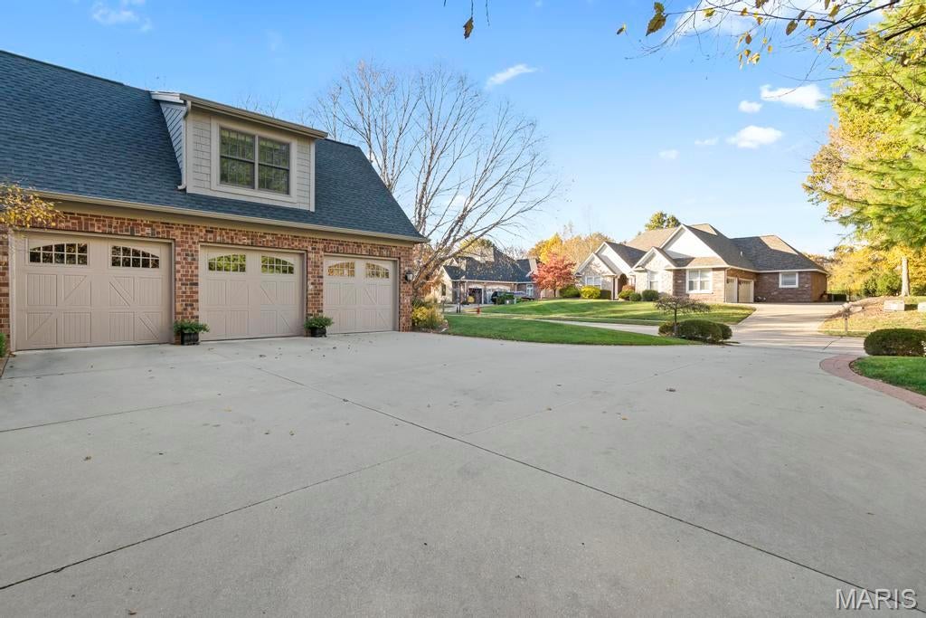 Edwardsville, Illinois, 62025, United States, 4 Bedrooms Bedrooms, ,6 BathroomsBathrooms,Residential,Active,1927653