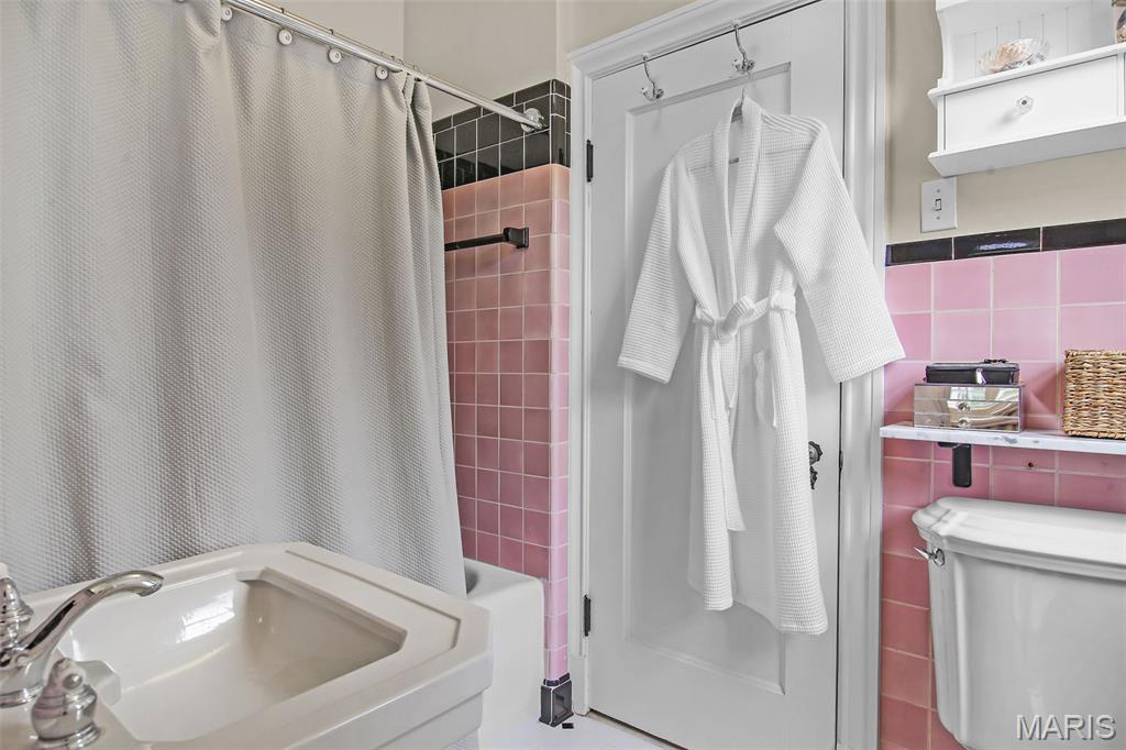 Clayton, Missouri, 63105, United States, 5 Bedrooms Bedrooms, ,5 BathroomsBathrooms,Residential,Active,1965855