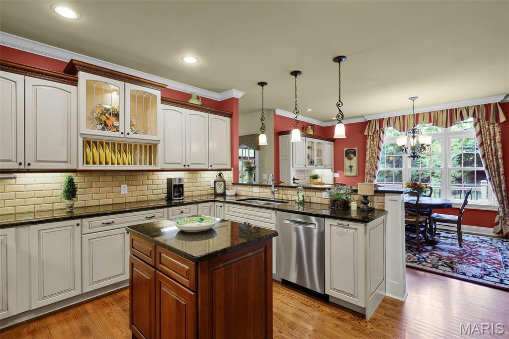 Edwardsville, Illinois, 62025, United States, 4 Bedrooms Bedrooms, ,6 BathroomsBathrooms,Residential,Active,1998604