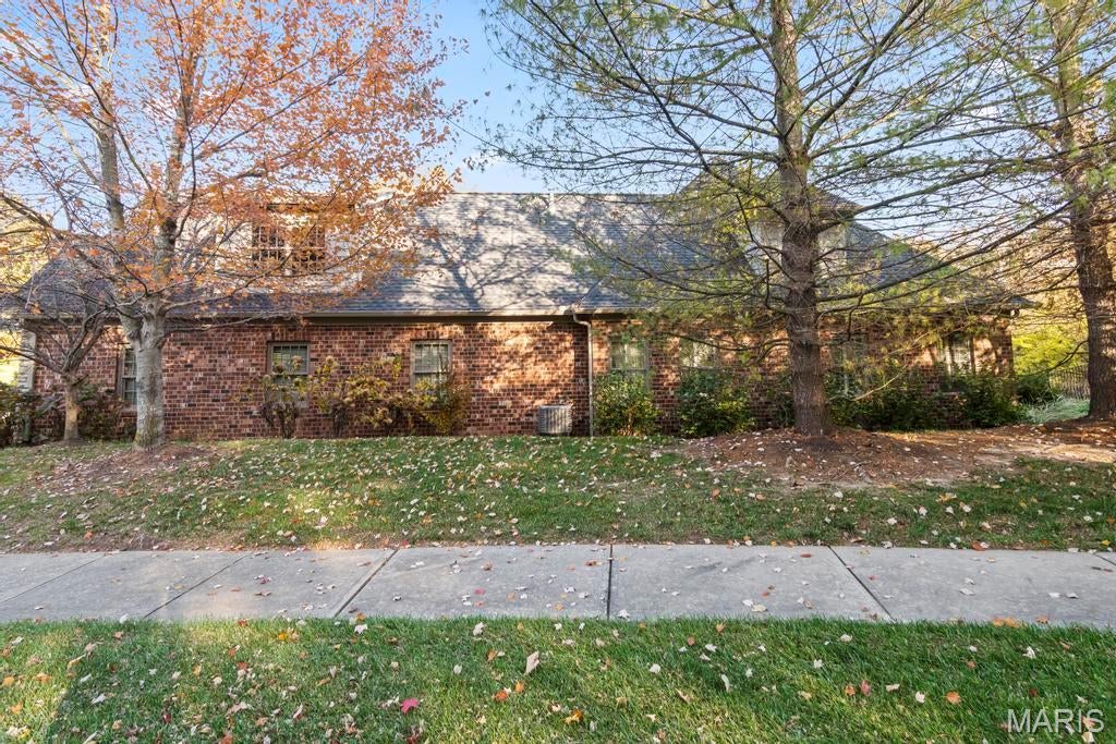 Edwardsville, Illinois, 62025, United States, 4 Bedrooms Bedrooms, ,6 BathroomsBathrooms,Residential,Active,1998604