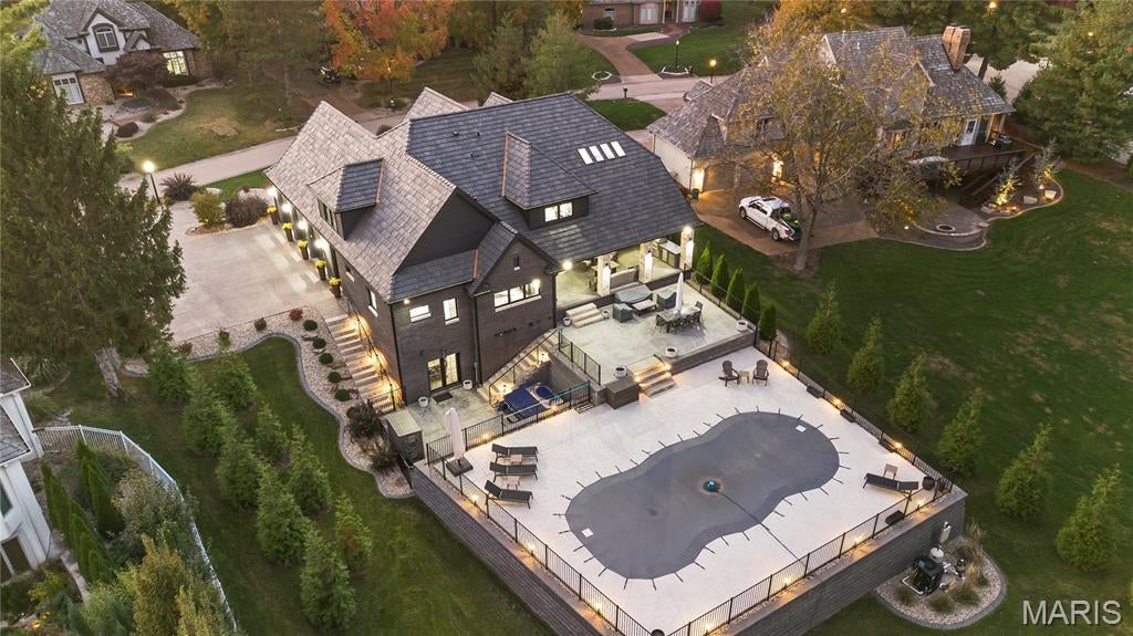 Edwardsville, Illinois, 62025, United States, 4 Bedrooms Bedrooms, ,4 BathroomsBathrooms,Residential,Active,1985874