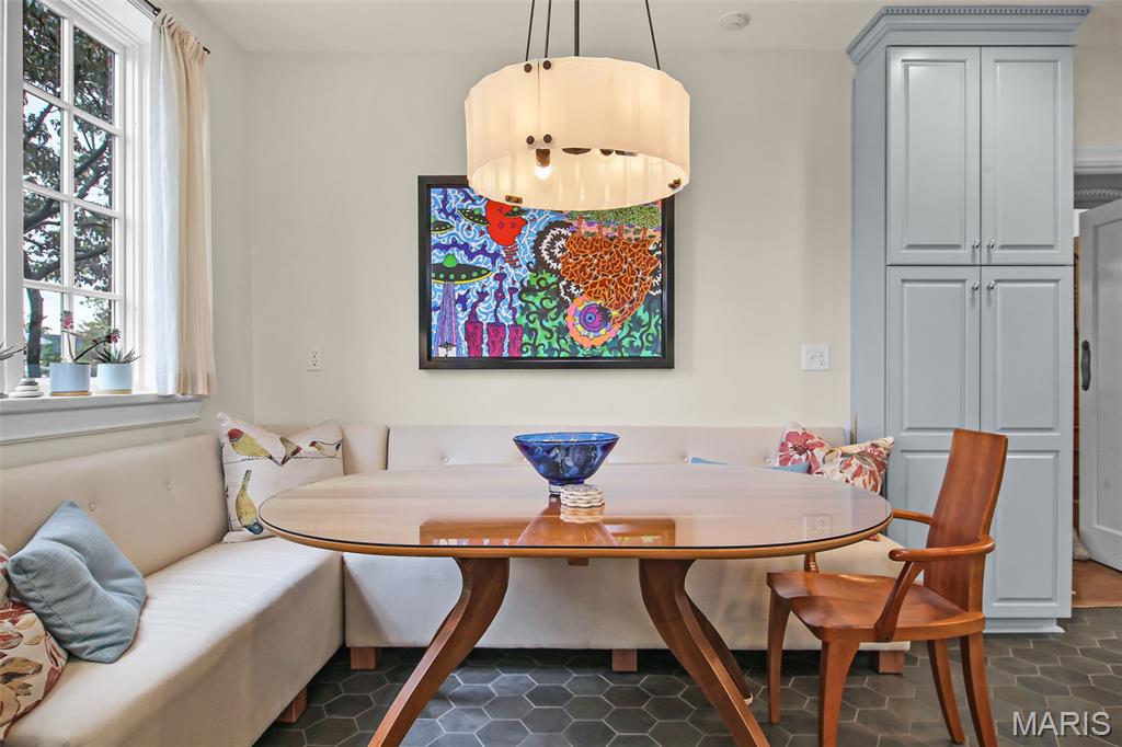 Clayton, Missouri, 63105, United States, 5 Bedrooms Bedrooms, ,5 BathroomsBathrooms,Residential,Active,1965855