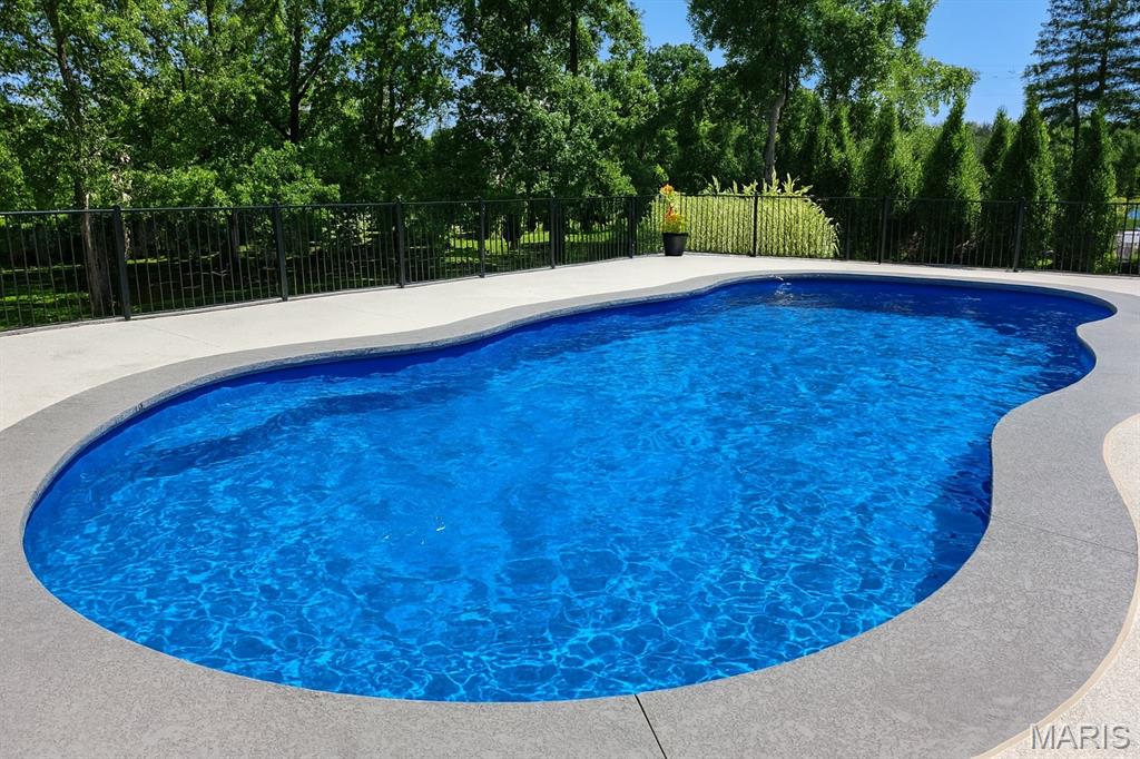 Edwardsville, Illinois, 62025, United States, 4 Bedrooms Bedrooms, ,4 BathroomsBathrooms,Residential,Active,1985874