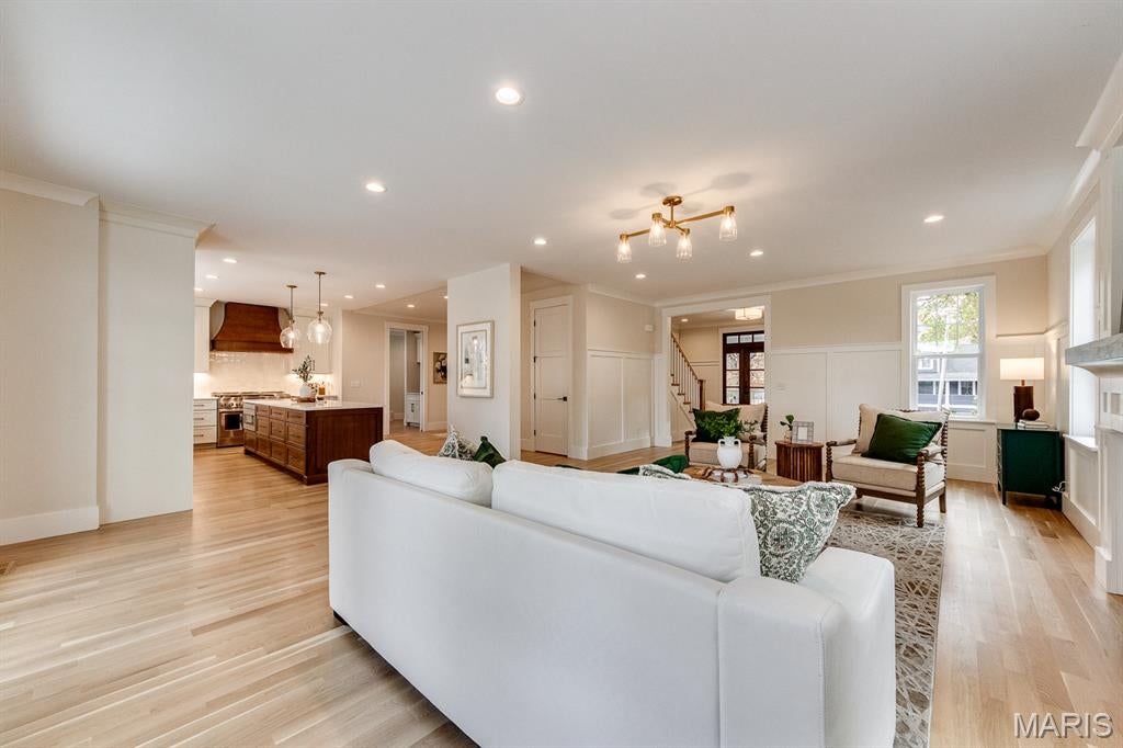 Webster Groves, Missouri, 63119, United States, 4 Bedrooms Bedrooms, ,4 BathroomsBathrooms,Residential,Active,1992552