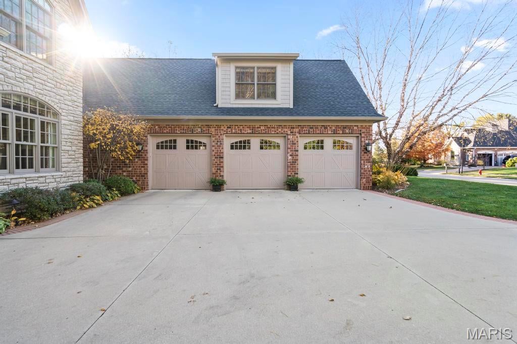 Edwardsville, Illinois, 62025, United States, 4 Bedrooms Bedrooms, ,6 BathroomsBathrooms,Residential,Active,1998604