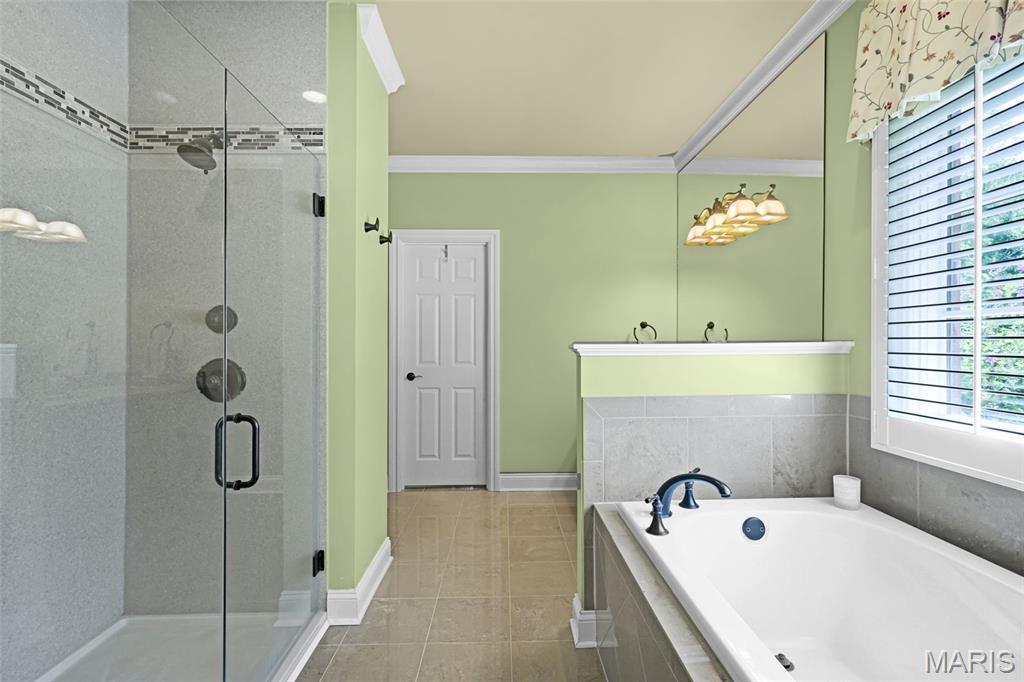 Edwardsville, Illinois, 62025, United States, 4 Bedrooms Bedrooms, ,6 BathroomsBathrooms,Residential,Active,1998604