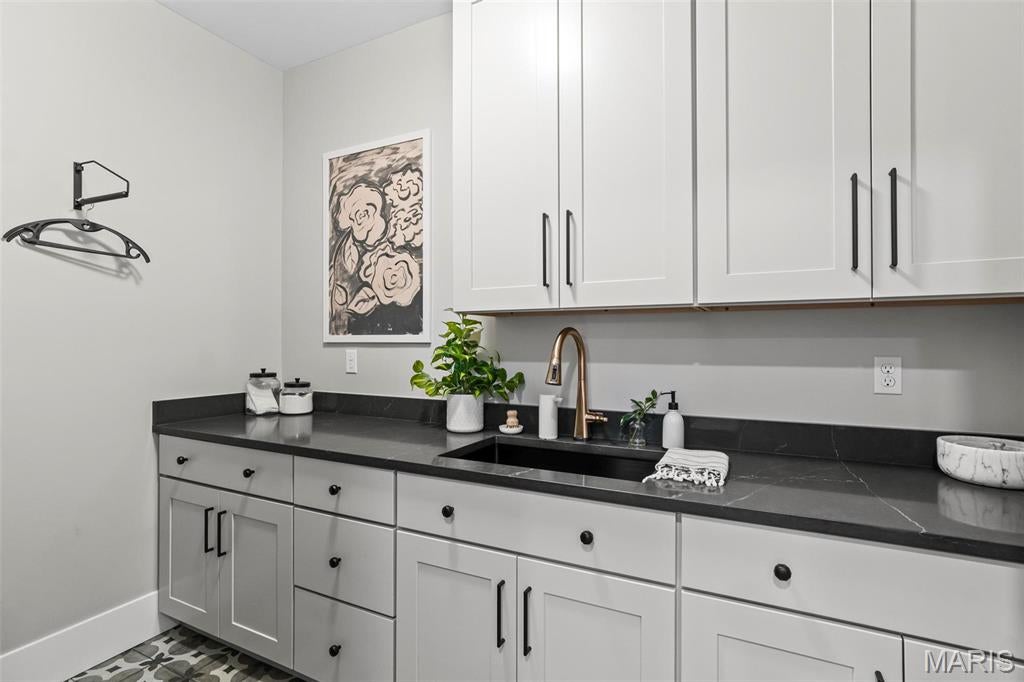 Edwardsville, Illinois, 62025, United States, 4 Bedrooms Bedrooms, ,4 BathroomsBathrooms,Residential,Active,1985874