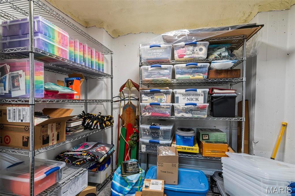 Edwardsville, Illinois, 62025, United States, 4 Bedrooms Bedrooms, ,4 BathroomsBathrooms,Residential,Active,1985874