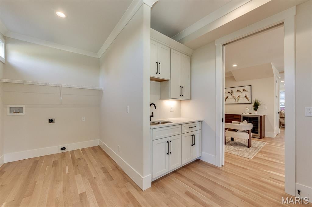 Webster Groves, Missouri, 63119, United States, 4 Bedrooms Bedrooms, ,4 BathroomsBathrooms,Residential,Active,1992552