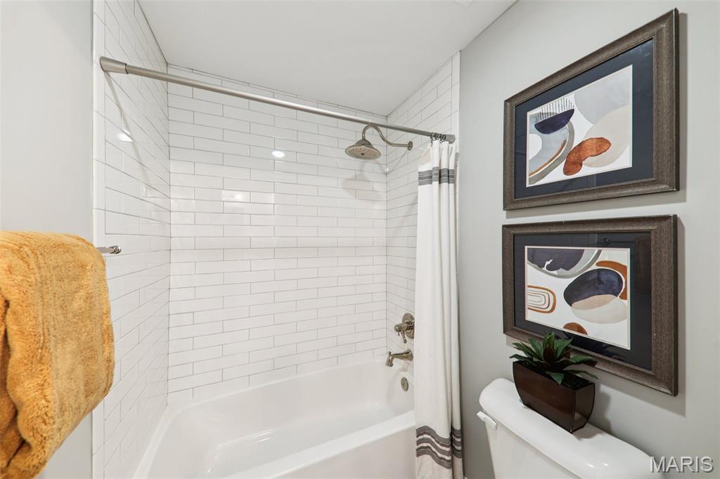 St Louis, Missouri, 63141, United States, 5 Bedrooms Bedrooms, ,5 BathroomsBathrooms,Residential,Active,1995294