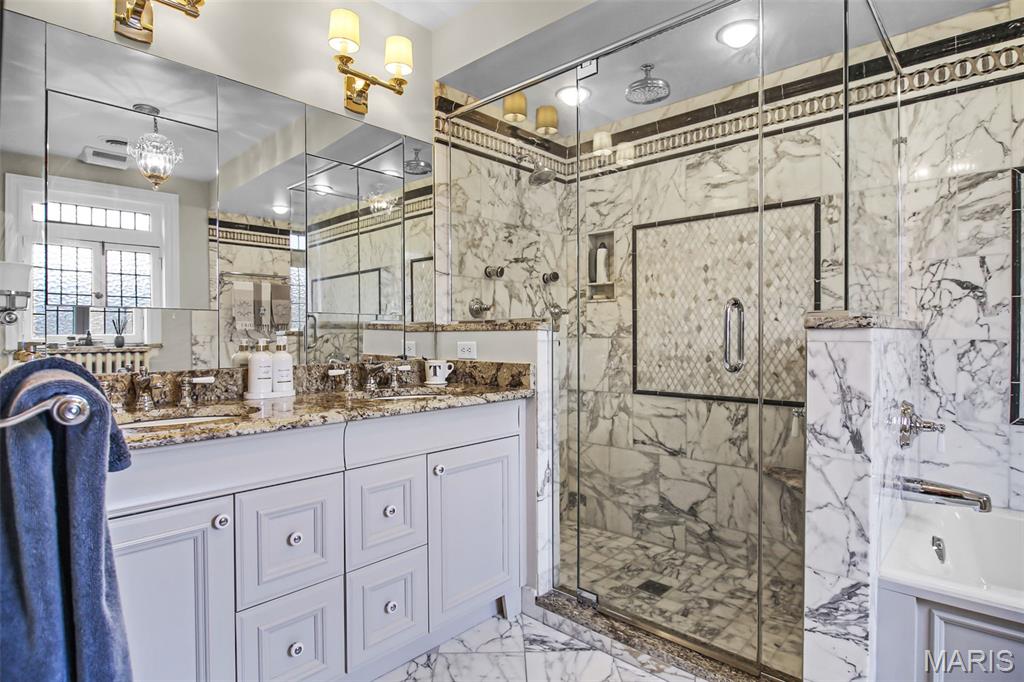 Clayton, Missouri, 63105, United States, 5 Bedrooms Bedrooms, ,5 BathroomsBathrooms,Residential,Active,1965855