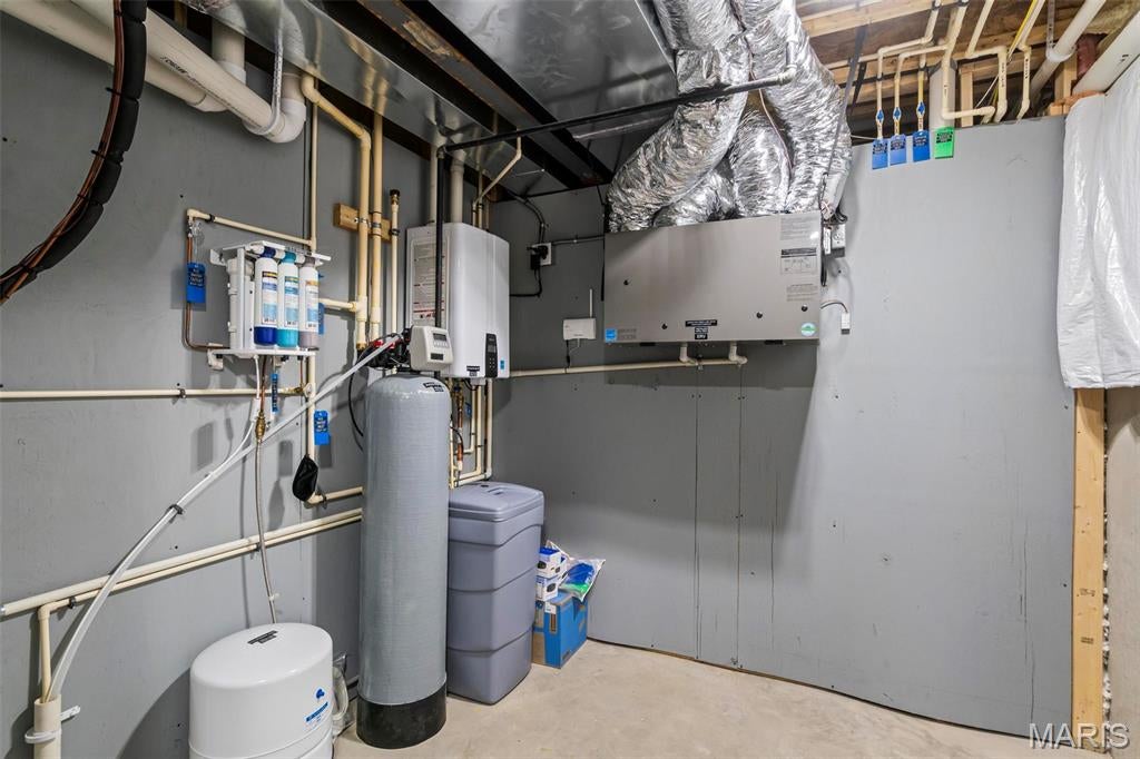 Edwardsville, Illinois, 62025, United States, 4 Bedrooms Bedrooms, ,4 BathroomsBathrooms,Residential,Active,1985874