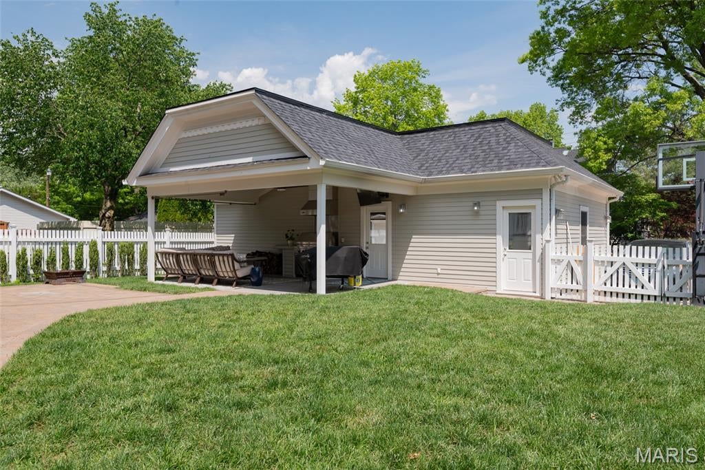 Edwardsville, Illinois, 62025, United States, 6 Bedrooms Bedrooms, ,5 BathroomsBathrooms,Residential,Active,1824912