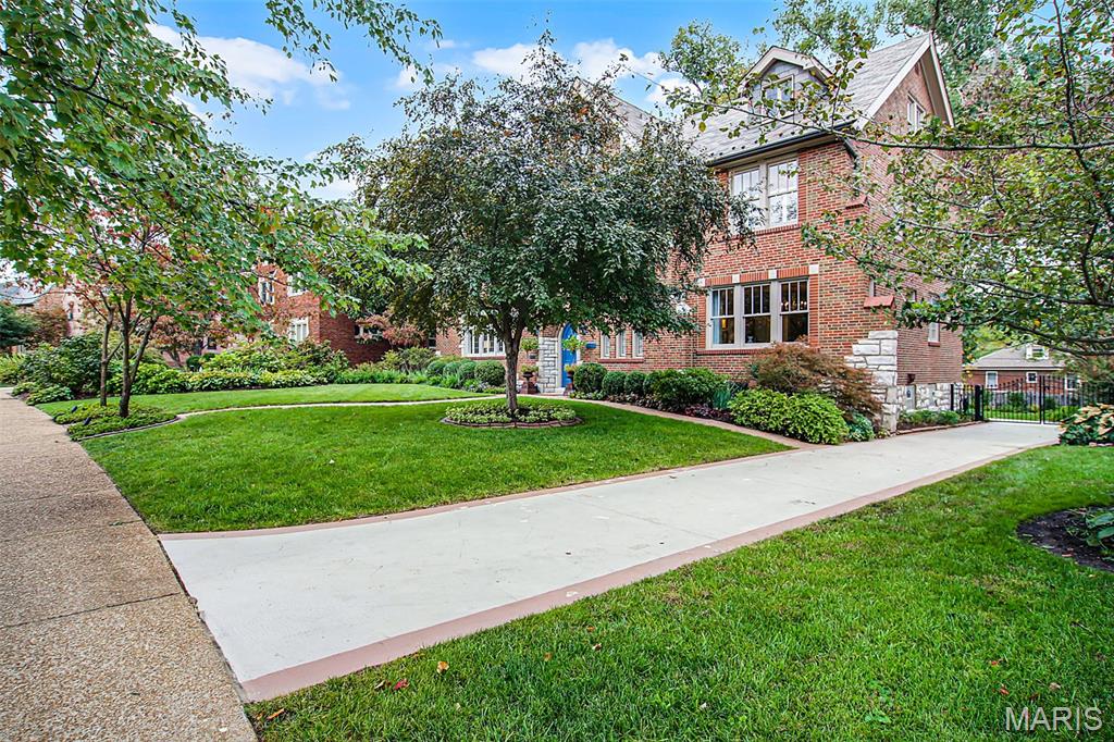 Clayton, Missouri, 63105, United States, 5 Bedrooms Bedrooms, ,5 BathroomsBathrooms,Residential,Active,1965855