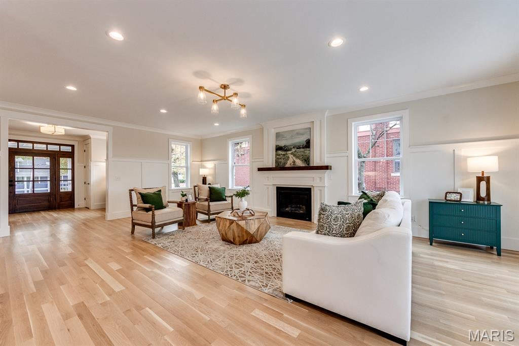 Webster Groves, Missouri, 63119, United States, 4 Bedrooms Bedrooms, ,4 BathroomsBathrooms,Residential,Active,1992552