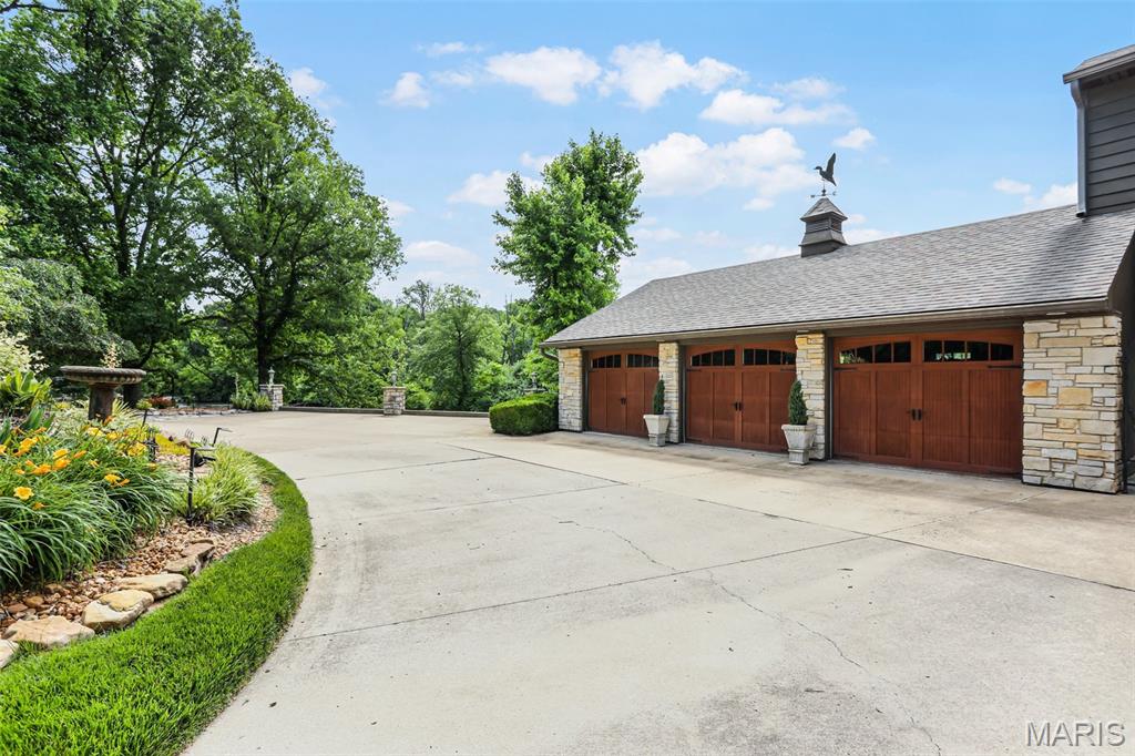 Glen Carbon, Illinois, 62034, United States, 3 Bedrooms Bedrooms, ,4 BathroomsBathrooms,Residential,Active,1960151