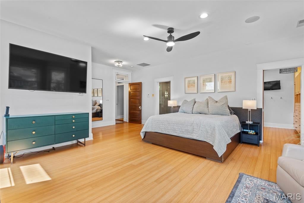 Edwardsville, Illinois, 62025, United States, 6 Bedrooms Bedrooms, ,5 BathroomsBathrooms,Residential,Active,1824912