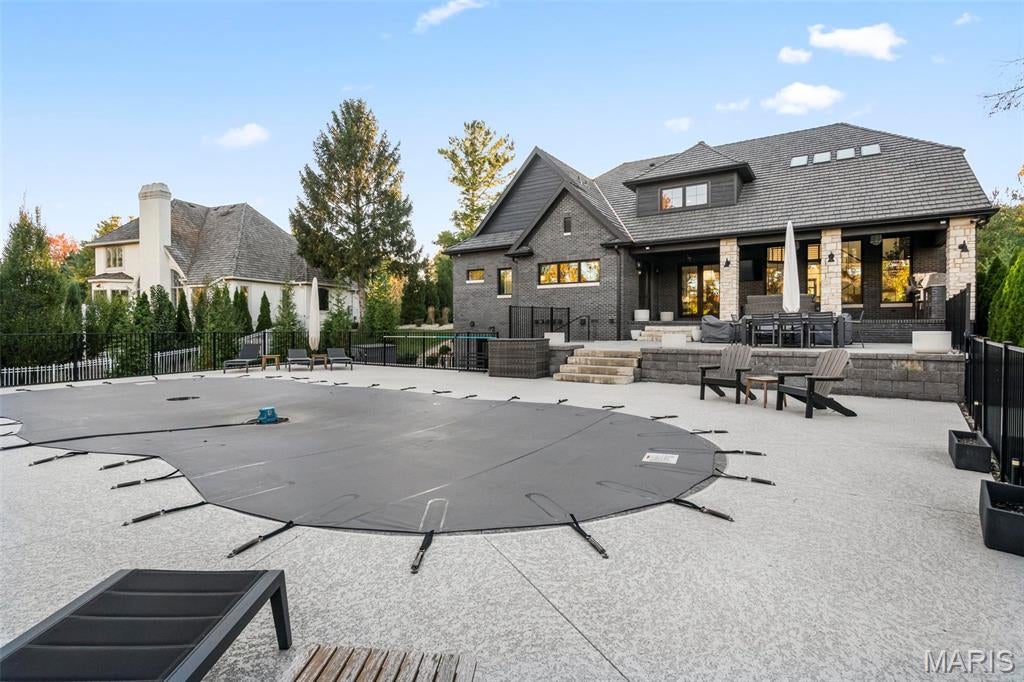 Edwardsville, Illinois, 62025, United States, 4 Bedrooms Bedrooms, ,4 BathroomsBathrooms,Residential,Active,1985874