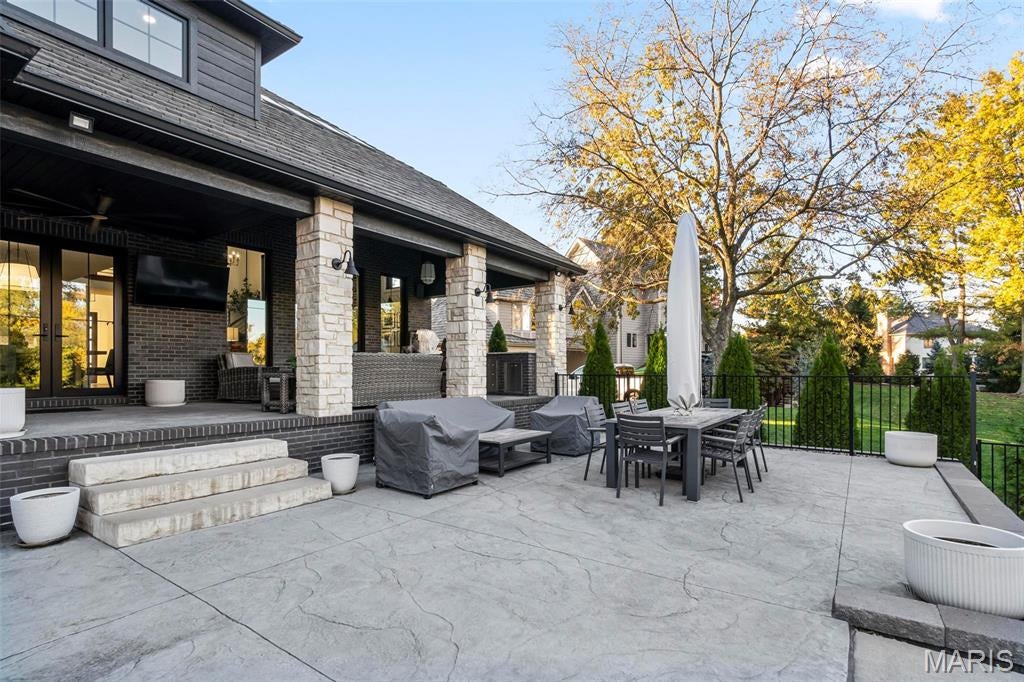 Edwardsville, Illinois, 62025, United States, 4 Bedrooms Bedrooms, ,4 BathroomsBathrooms,Residential,Active,1985874